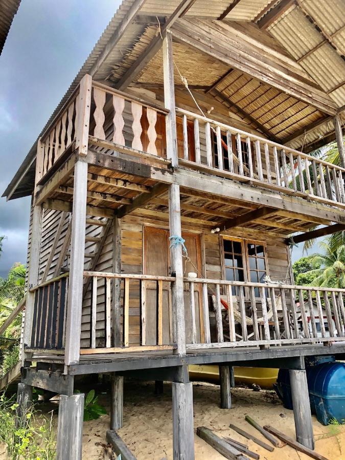 Beachfront Hut Upstairs Astra - Beach Shack Chalet Kampong Juara Dış mekan fotoğraf