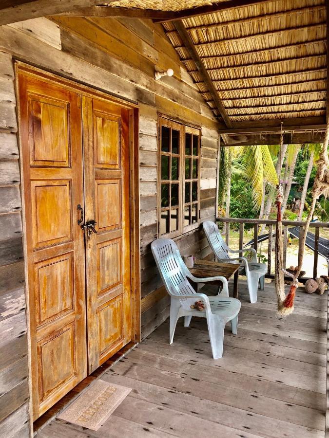 Beachfront Hut Upstairs Astra - Beach Shack Chalet Kampong Juara Dış mekan fotoğraf