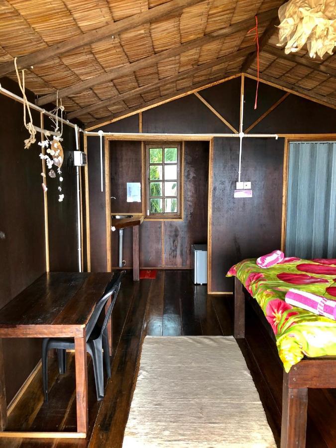 Beachfront Hut Upstairs Astra - Beach Shack Chalet Kampong Juara Dış mekan fotoğraf
