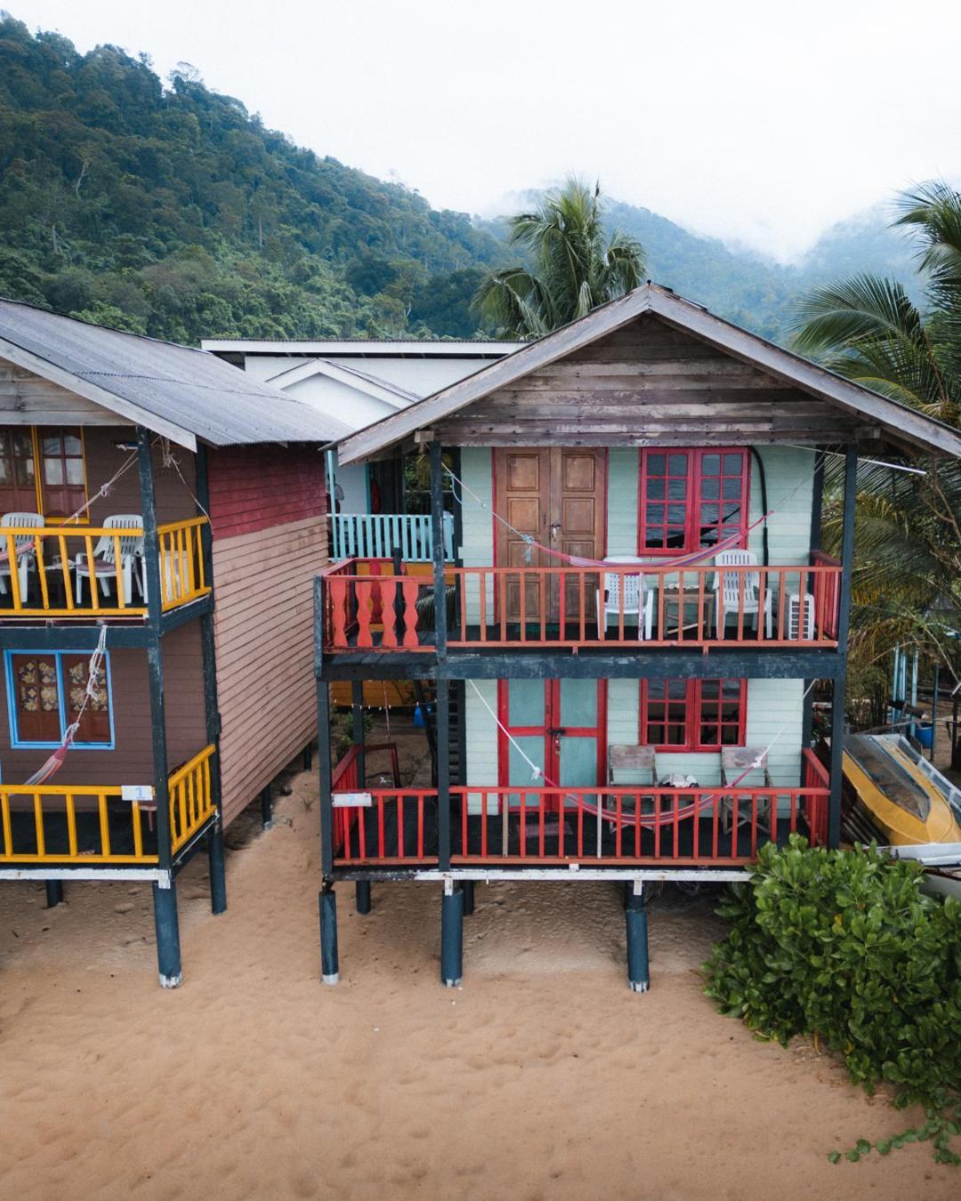 Beachfront Hut Upstairs Astra - Beach Shack Chalet Kampong Juara Dış mekan fotoğraf